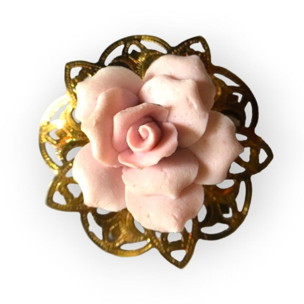 Pink ceramic flower brooch, pin - grannycore, cottage core